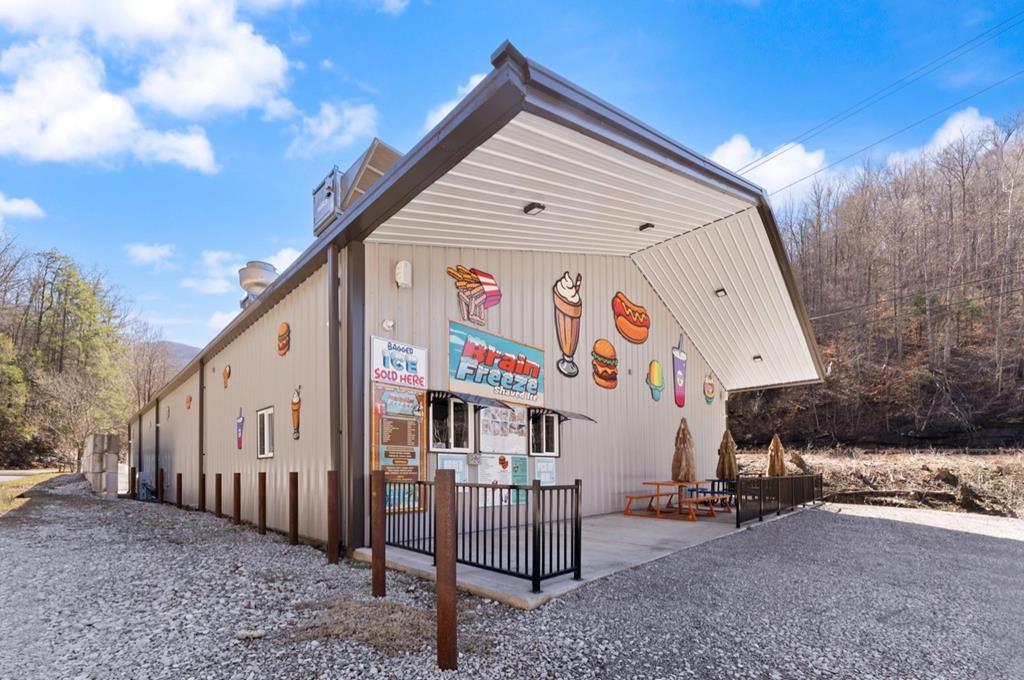 332 Highway 3400 hwy, Jenkins, KY à vendre Photo principale– Image 1 sur 34