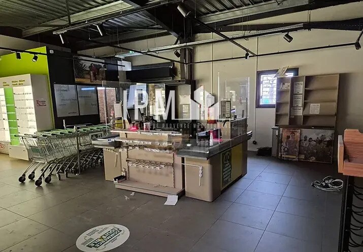 Local commercial dans Istres à louer - Photo de l’immeuble – Image 1 sur 6