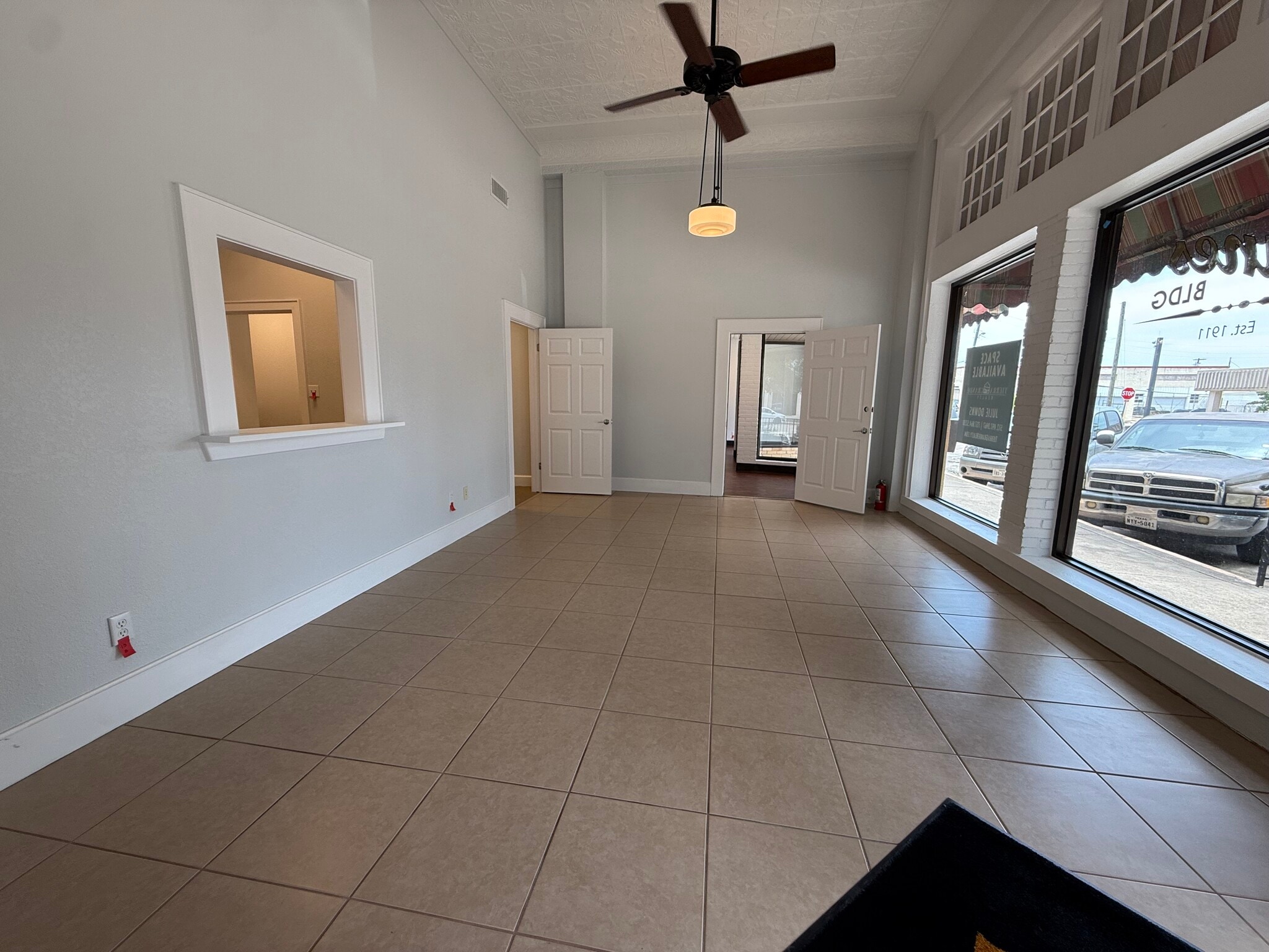113 E 3rd St, Taylor, TX à louer Photo intérieure– Image 1 sur 36