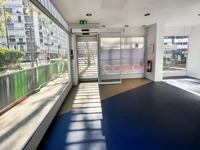 Local commercial dans Paris à louer - Photo de l’immeuble – Image 1 sur 7