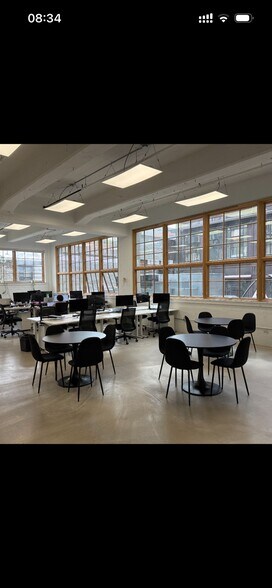 111 N 10th St, Brooklyn, NY à louer - Photo de l’immeuble – Image 2 sur 10
