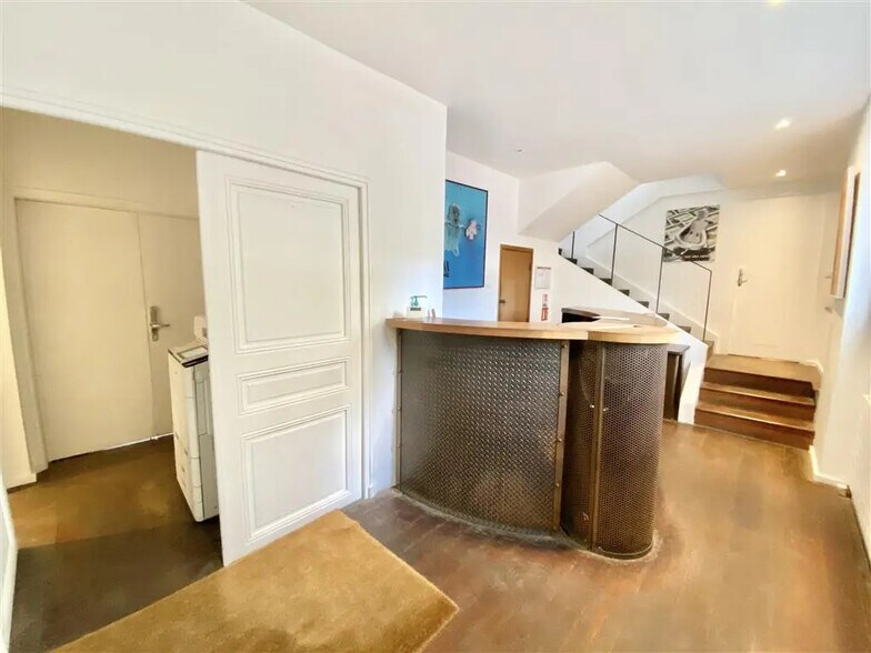 Bureau dans Neuilly-sur-Seine à louer - Photo de l’immeuble – Image 2 sur 9