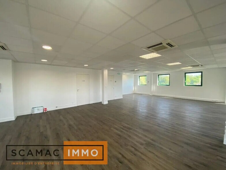 Bureau dans Viry-Châtillon à vendre - Photo intérieure – Image 2 sur 9