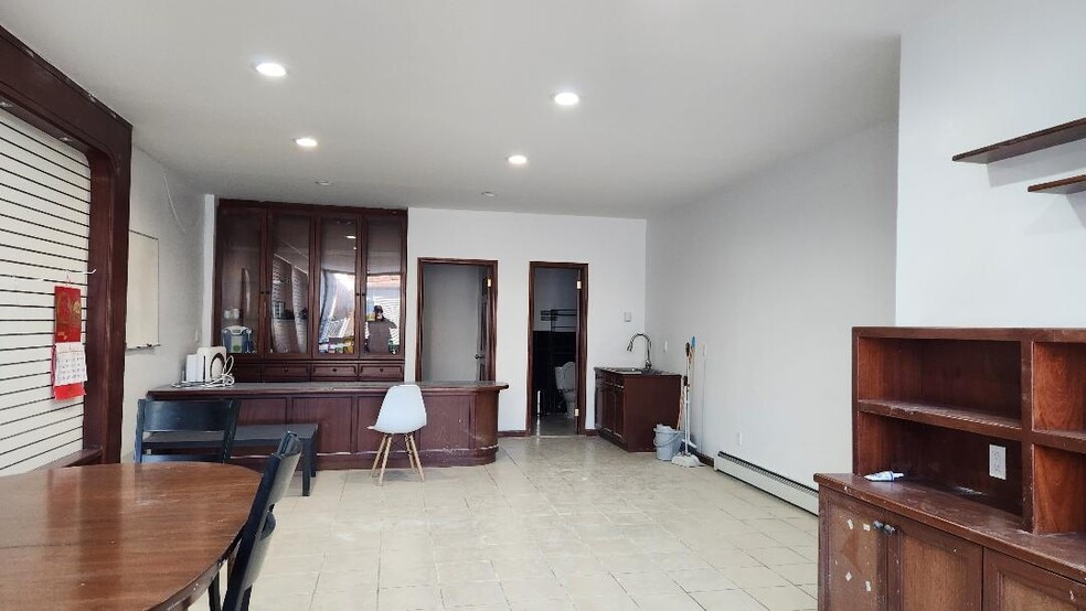 4365 Bowne St, Flushing, NY à louer - Photo de l’immeuble – Image 2 sur 7