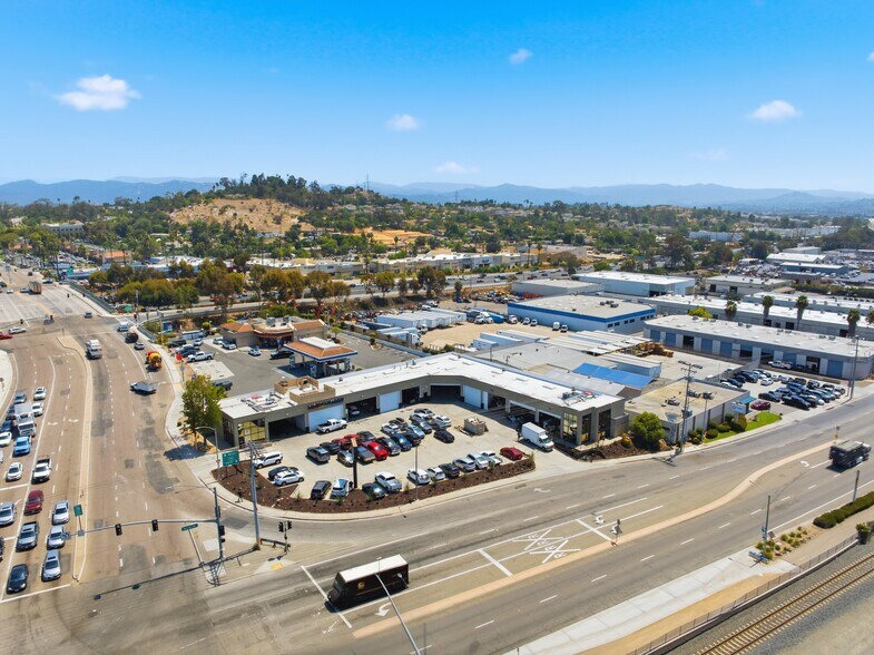 2040 Mission Rd, Escondido, CA à vendre - Aérien – Image 2 sur 3