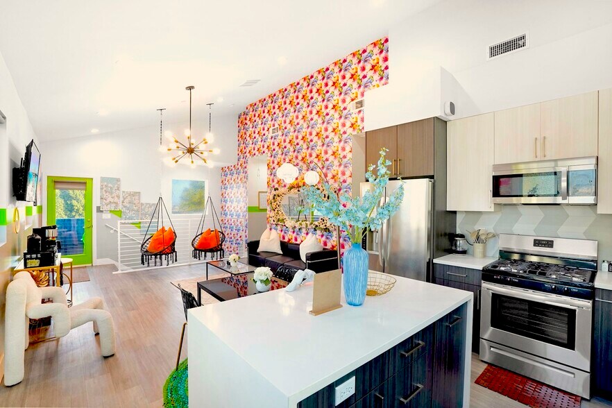 5853 Vineland Ave, North Hollywood, CA à vendre - Photo de l’immeuble – Image 3 sur 12