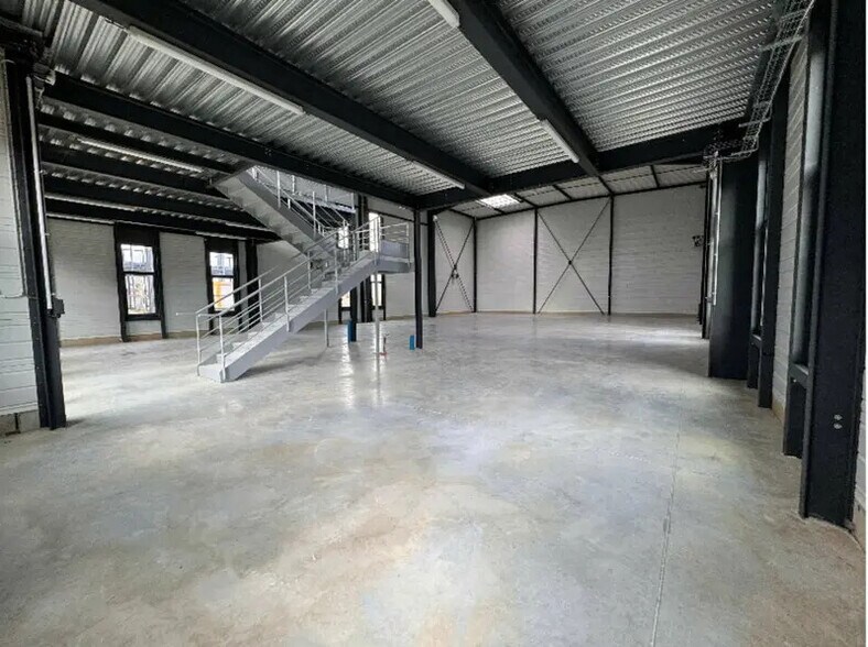 Local d'activités dans Bailly-Romainvilliers à vendre - Photo intérieure – Image 1 sur 6