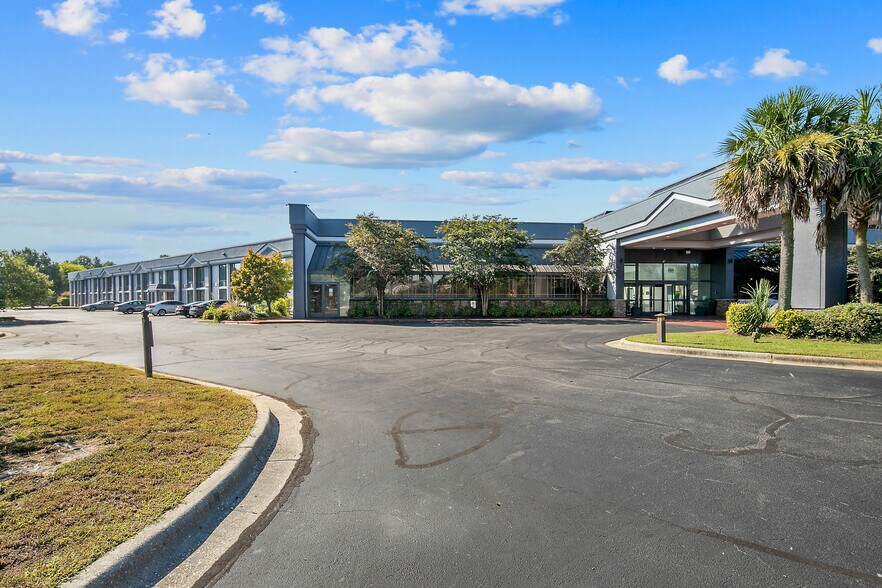 1944 Cedar Creek Rd, Fayetteville, NC à louer - Photo de l’immeuble – Image 3 sur 11