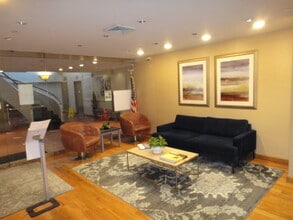 10 Wall St, Norwalk, CT à louer Hall d’entrée– Image 2 sur 6