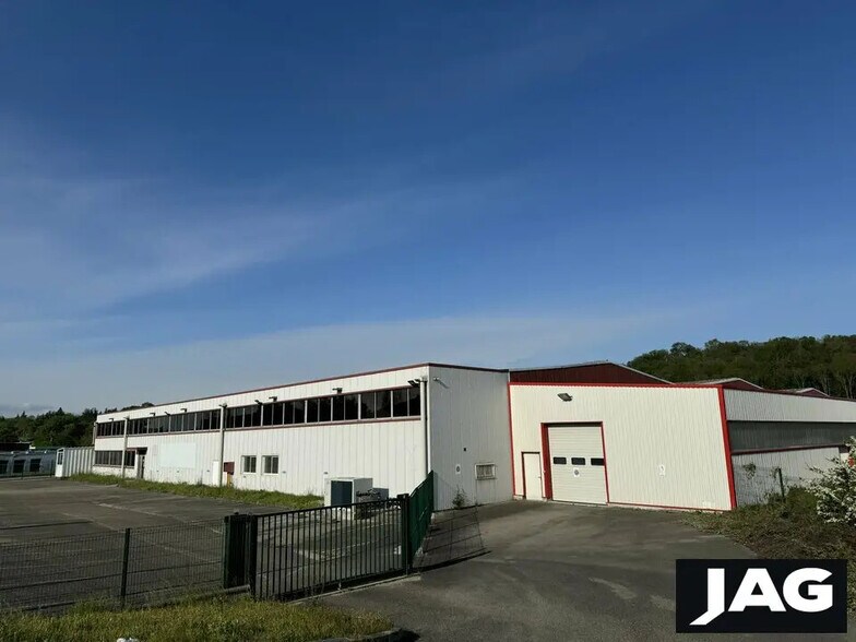 Local d’activités dans Chaponost à louer - Photo de l’immeuble – Image 1 sur 14