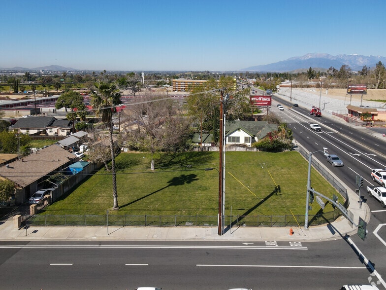 2659 East Highland Avenue, Highland, CA à vendre - Aérien – Image 2 sur 23