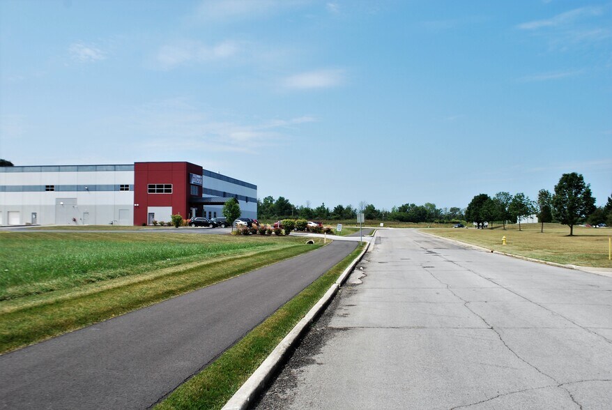 404 W Air Park Dr, Muncie, IN à vendre - Photo de l’immeuble – Image 2 sur 7