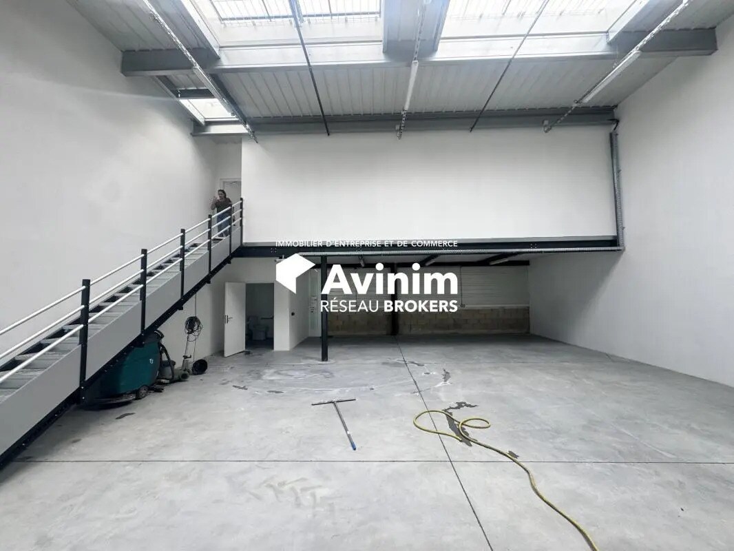 Industriel/Logistique dans Stains à louer Photo intérieure– Image 1 sur 4