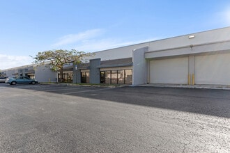 7950-7966 NW 14th St, Miami, FL à louer Photo de l’immeuble– Image 2 sur 8