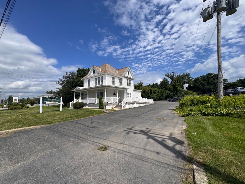 1147 Troy Schenectady Rd, Latham, NY à vendre - Photo de l’immeuble – Image 2 sur 31