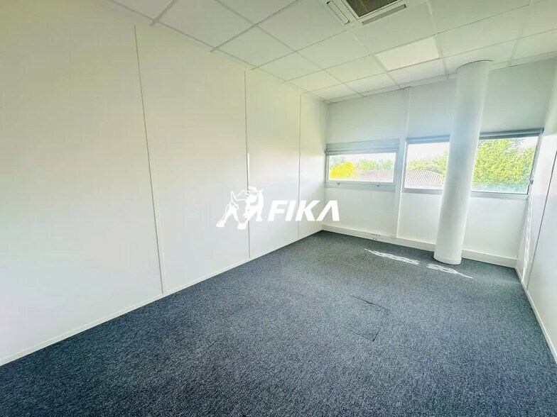 Bureau dans Canéjan à louer - Photo de l’immeuble – Image 3 sur 10