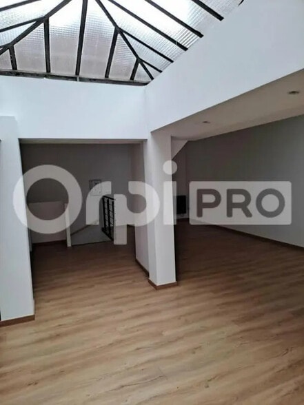 Local commercial dans Épernay à louer - Photo intérieure – Image 2 sur 4