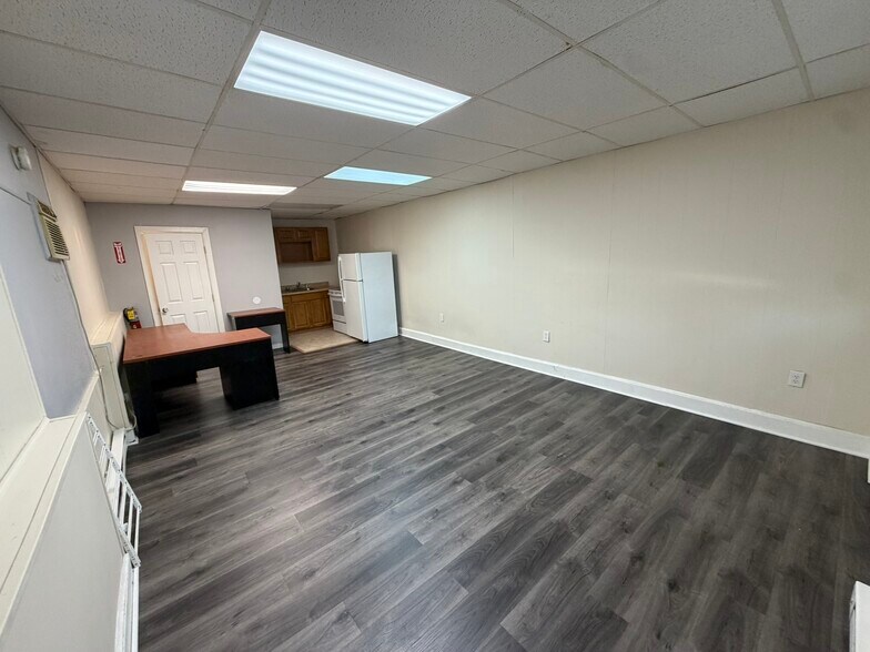 6106 Torresdale Ave, Philadelphia, PA à louer - Photo de l’immeuble – Image 3 sur 11
