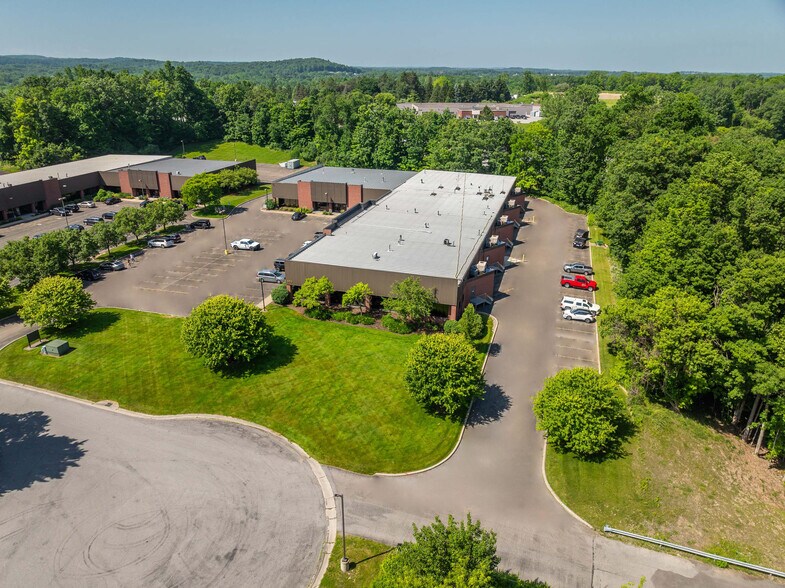 590 Fishers Station Dr, Victor, NY à louer - Photo de l’immeuble – Image 3 sur 10