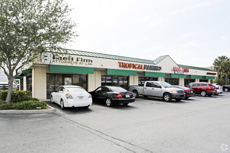 281-351 Airport Rd S, Naples, FL à louer - Photo principale – Image 1 sur 11
