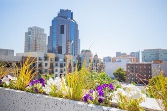 1122 7th St, Sacramento, CA à louer Autre– Image 1 sur 8