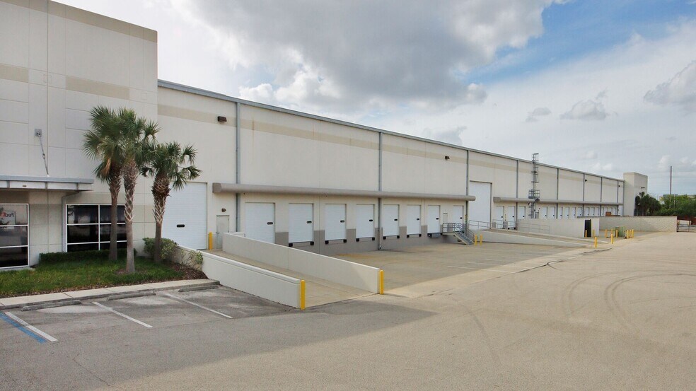 601 Gills Dr, Orlando, FL à louer - Photo principale – Image 1 sur 8