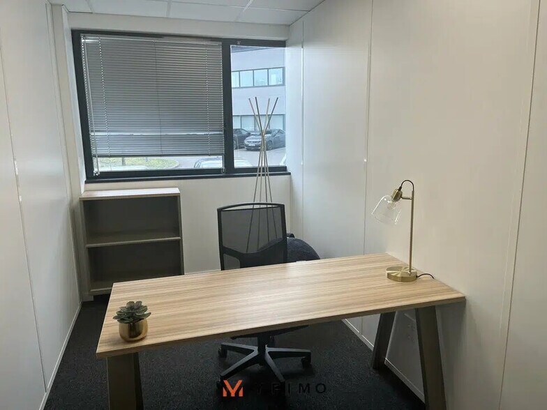 Bureau dans Élancourt à louer - Photo de l’immeuble – Image 2 sur 4