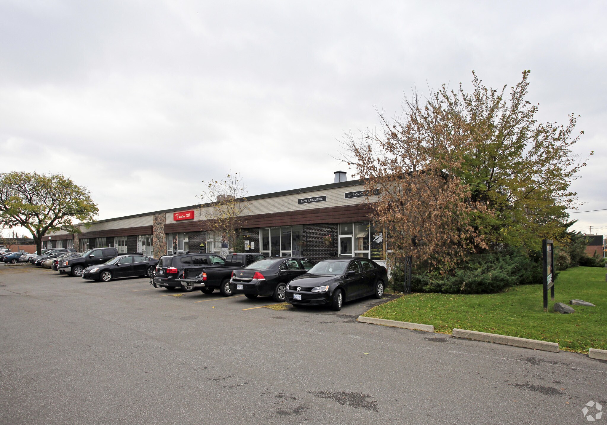 131 Sunrise Ave, Toronto, ON à louer Photo principale– Image 1 sur 7