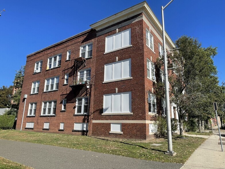 329 Beech St, Holyoke, MA à vendre - Photo de l’immeuble – Image 2 sur 12