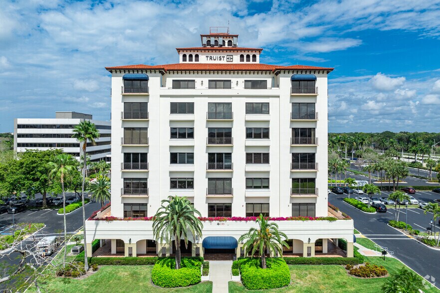 801 Laurel Oak Dr, Naples, FL à louer - Photo de l’immeuble – Image 2 sur 9