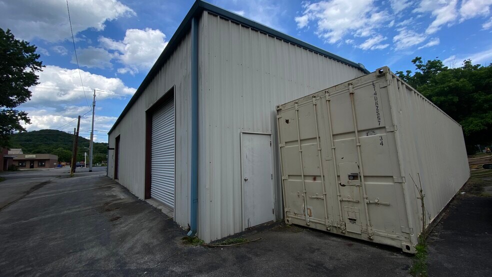 106 Railroad Ave, Lake City, TN à vendre - Photo de l’immeuble – Image 3 sur 5