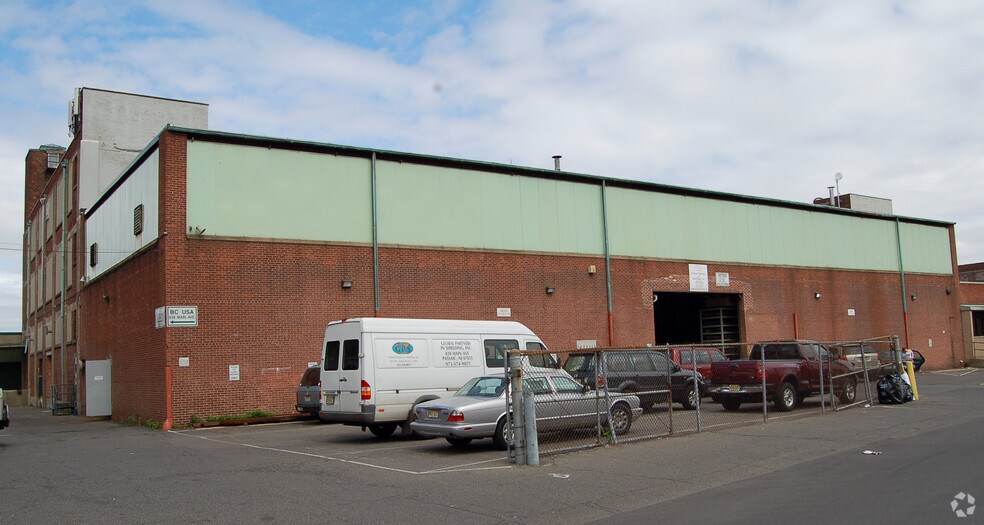 838 Main Ave, Passaic, NJ à louer - Photo de l’immeuble – Image 2 sur 10