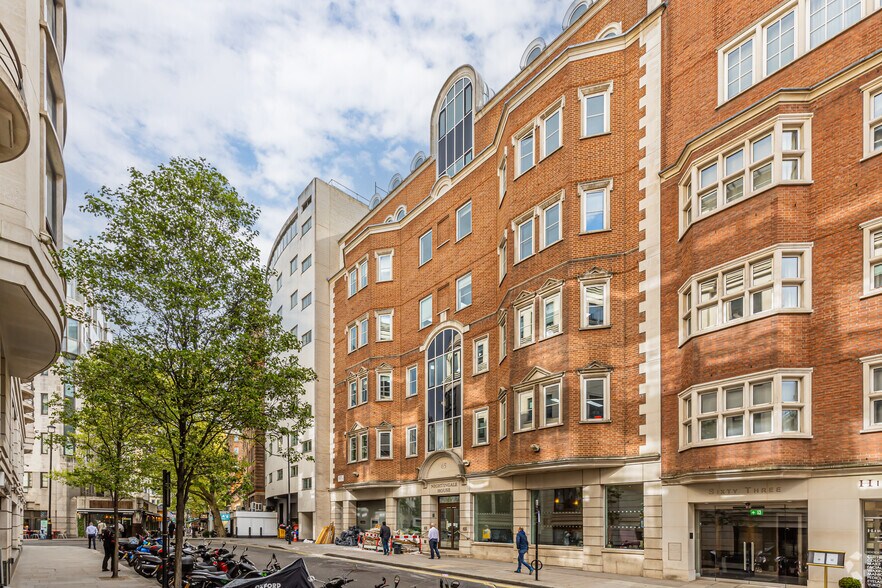 65 Curzon St, Londres à louer - Photo de l’immeuble – Image 3 sur 3