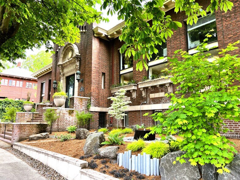 1110 SE Alder St, Portland, OR à louer - Photo de l’immeuble – Image 3 sur 6