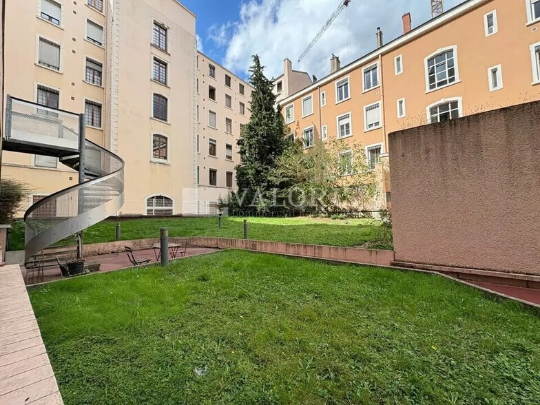 Bureau dans Lyon à louer - Photo de l’immeuble – Image 3 sur 11