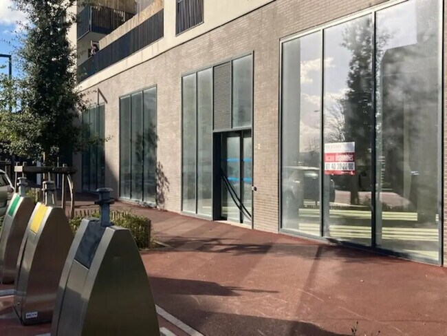 Plus de détails pour Local commercial à louer
