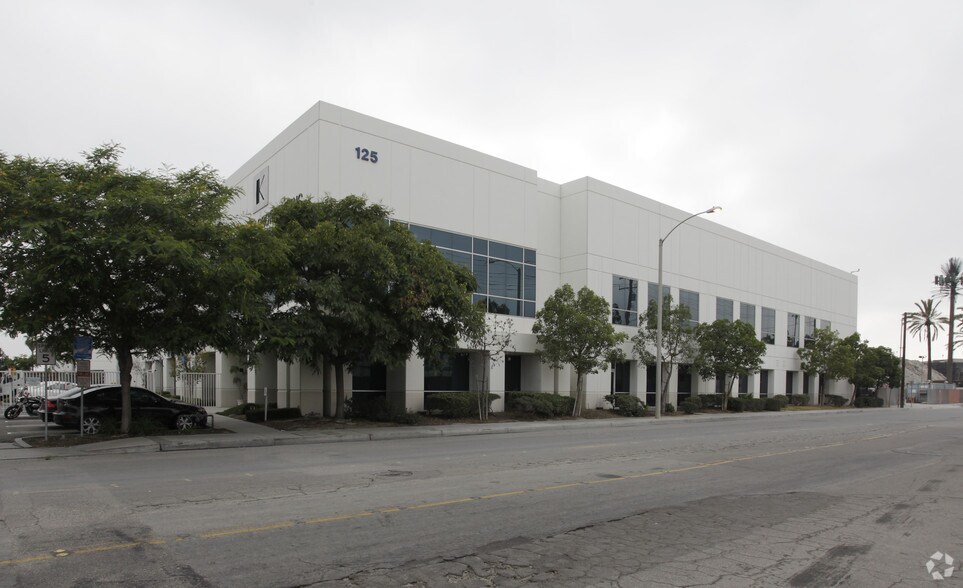 125 E Commercial St, Anaheim, CA à vendre - Photo principale – Image 1 sur 2