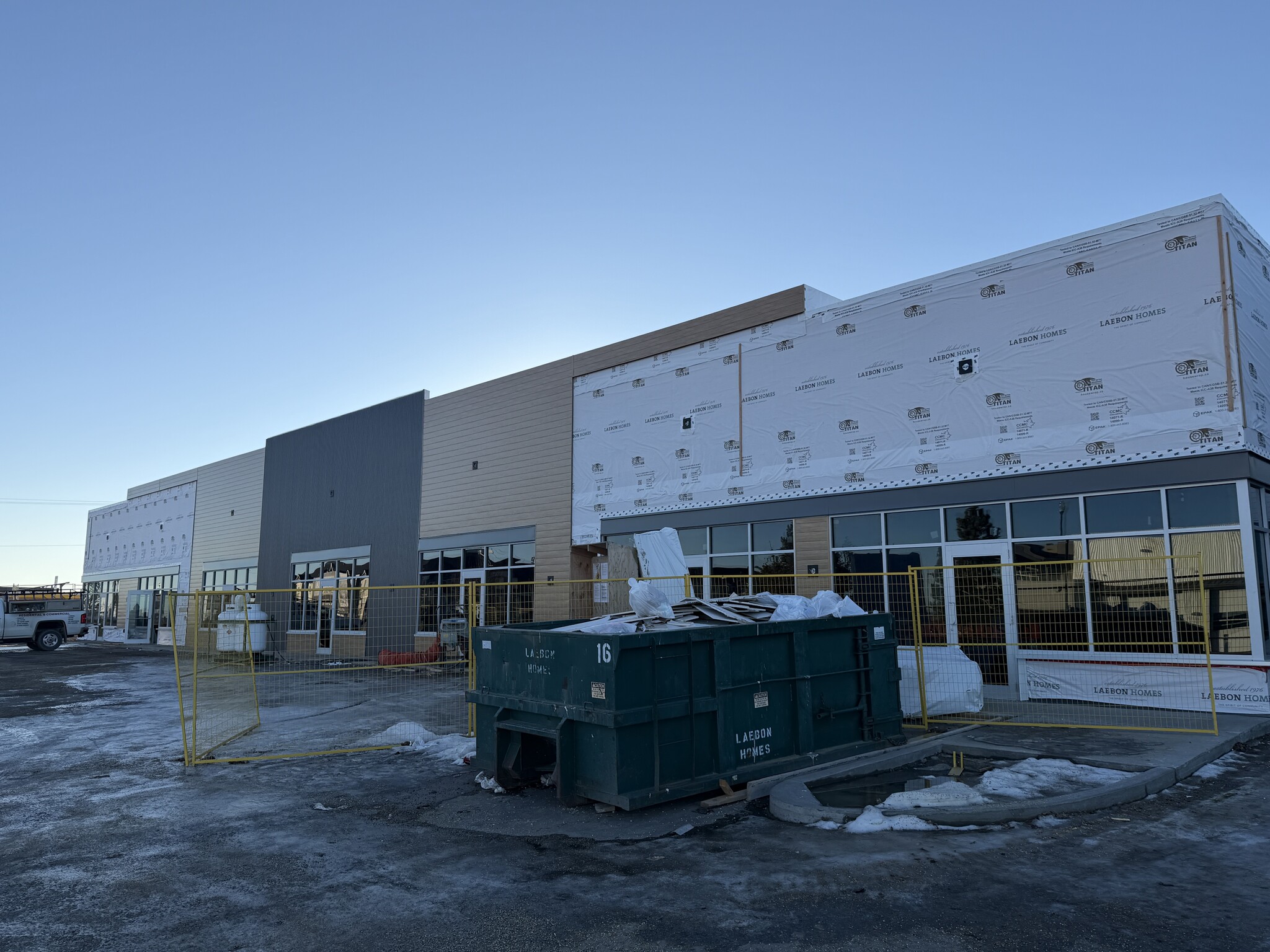 1 Beacon Hill Dr, Sylvan Lake, AB à louer Photo de la construction– Image 1 sur 2