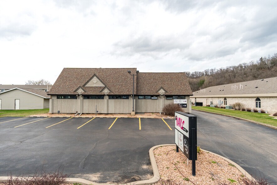 601 McHugh Rd, Holmen, WI à louer - Photo de l’immeuble – Image 3 sur 12