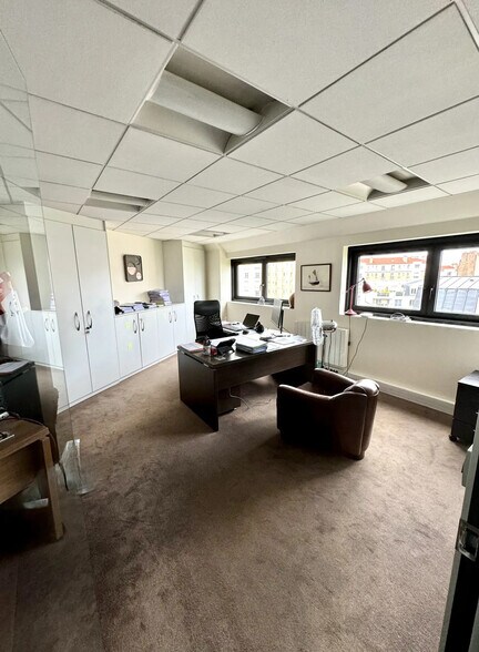 35 Boulevard Georges Clémenceau, Courbevoie à vendre - Photo de l’immeuble – Image 2 sur 11