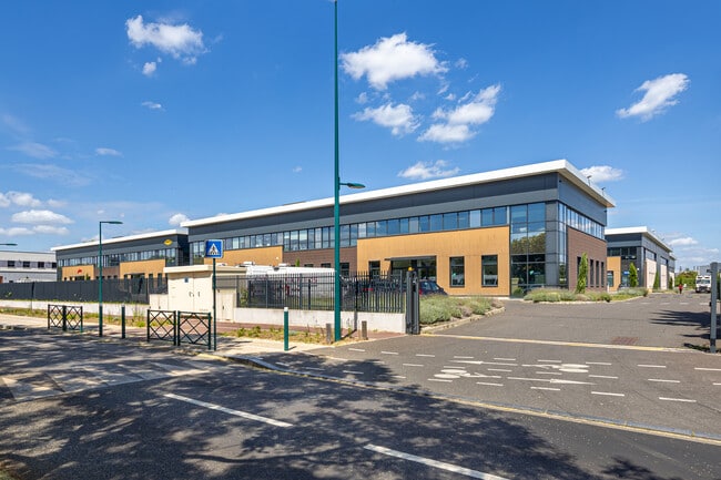 Plus de détails pour 145 Rue Des Caboeufs, Gennevilliers - Bureau, Local d'activités à louer