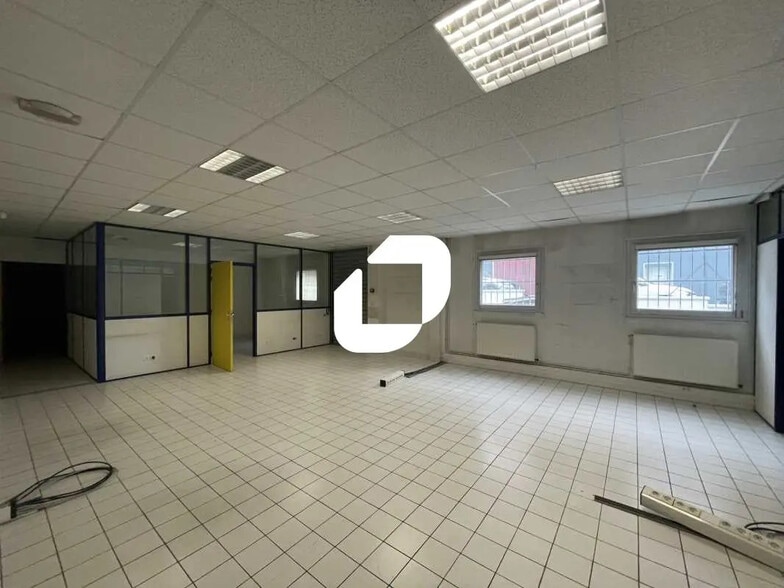 Bureau dans Morangis à louer - Photo de l’immeuble – Image 3 sur 7