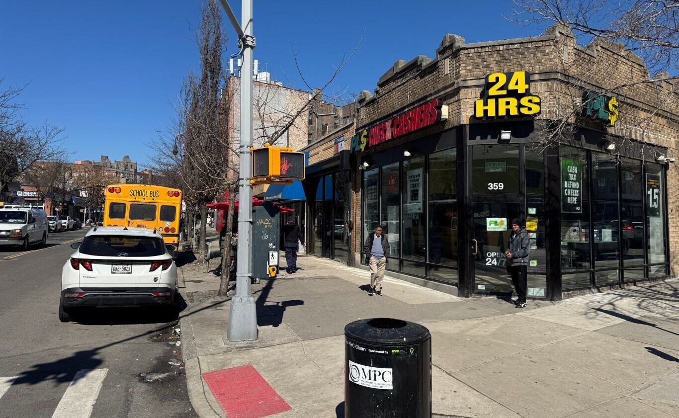 355-357 E 204th St, Bronx, NY à louer Photo principale– Image 1 sur 5