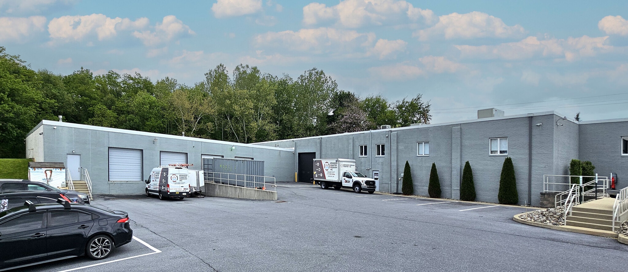 330 E Park Dr, Harrisburg, PA à louer Photo de l’immeuble– Image 1 sur 6