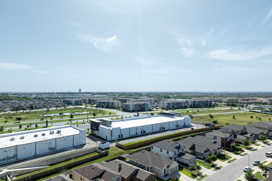 801 W Wells Branch Pky, Pflugerville, TX à vendre - Aérien – Image 2 sur 13