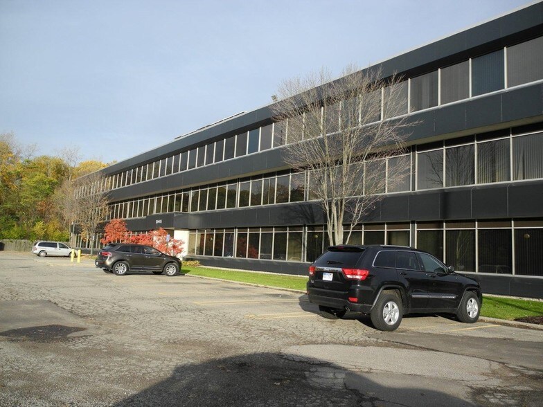 21411-21415 Civic Center Dr, Southfield, MI à louer - Photo de l’immeuble – Image 2 sur 10