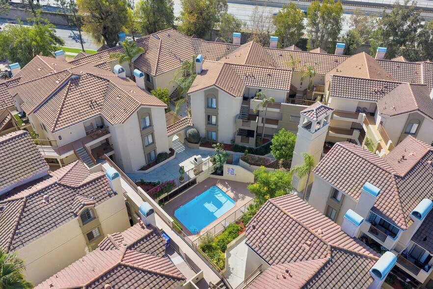 8350 Gardendale St, Paramount, CA à vendre - Photo de l’immeuble – Image 2 sur 33
