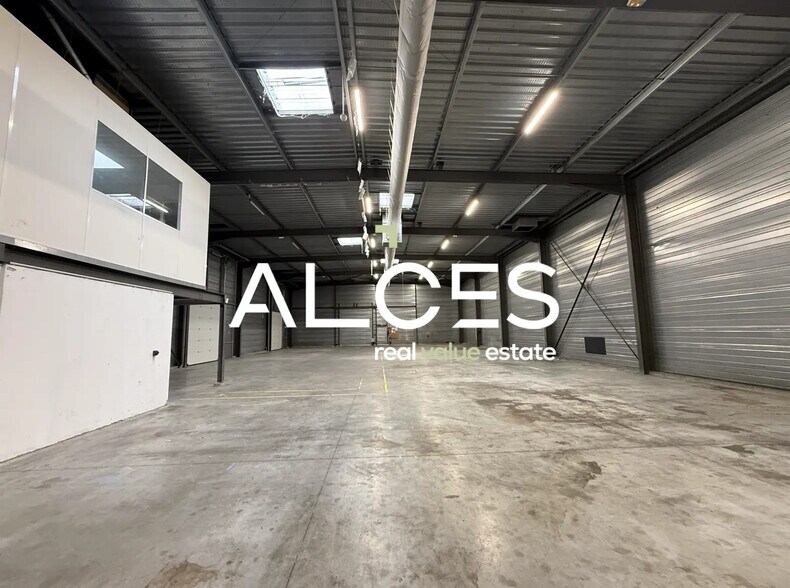 Local d’activités dans Bruges à louer - Photo de l’immeuble – Image 2 sur 5