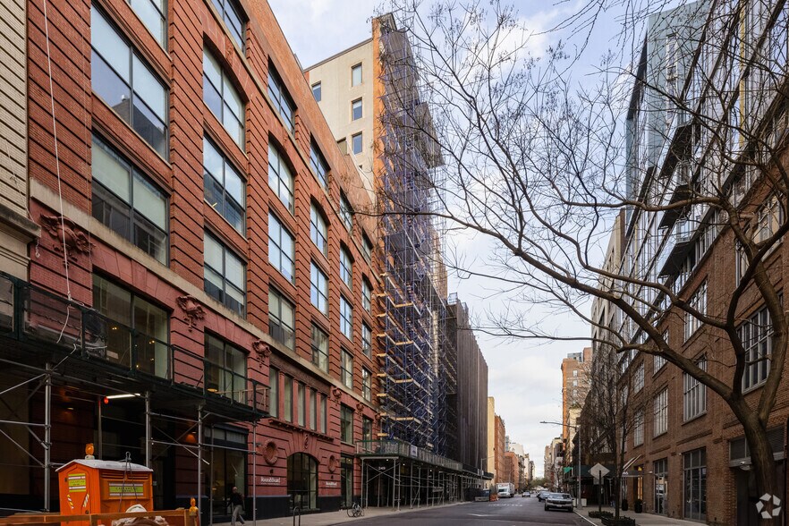 245 W 17th St, New York, NY à louer - Photo de l’immeuble – Image 1 sur 7