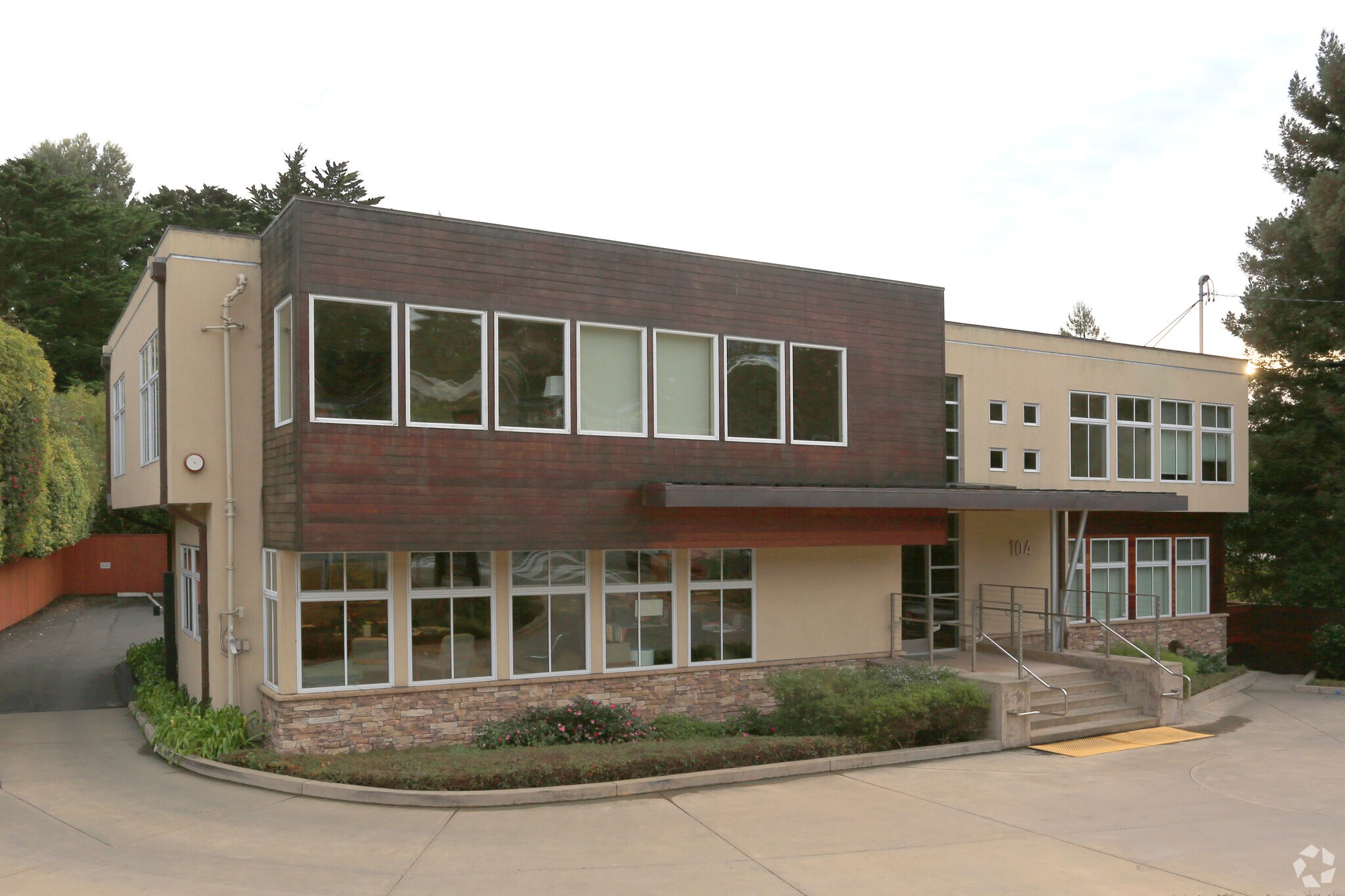 104 Tiburon Blvd, Mill Valley, CA à louer Photo principale– Image 1 sur 5